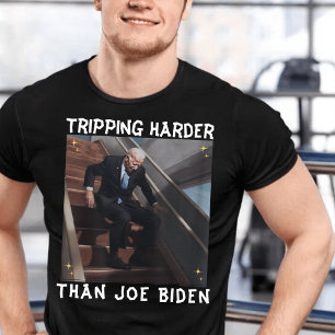 Camiseta Viajando Mais Que Joe Biden
