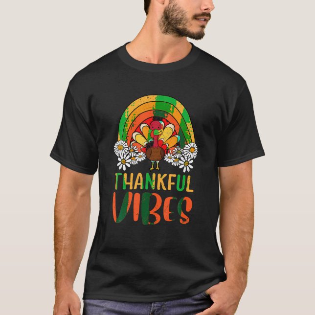 Camiseta Vibes agradecidos Turquia Retro Groovy Ação de Gra (Frente)