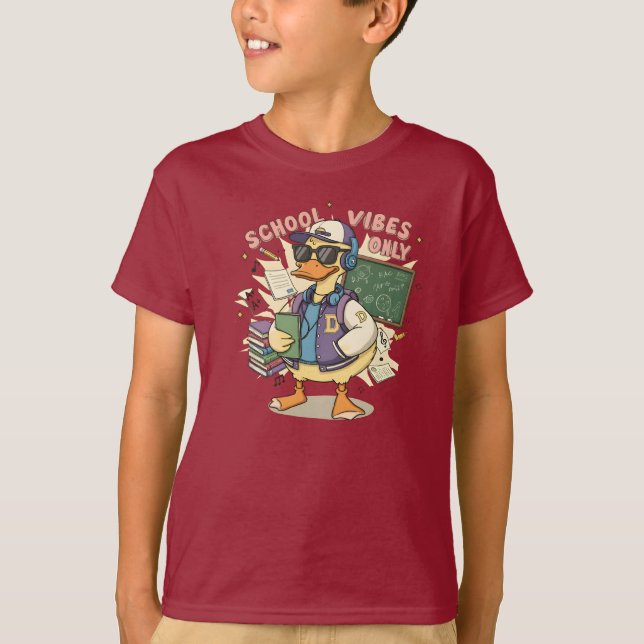 Camiseta Vibes de Escola – Pato com Óculos de Sol e Fone de (Frente)