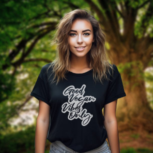 Camiseta Vibes do Bom Vegan Apenas Veganismo Negro e Branco
