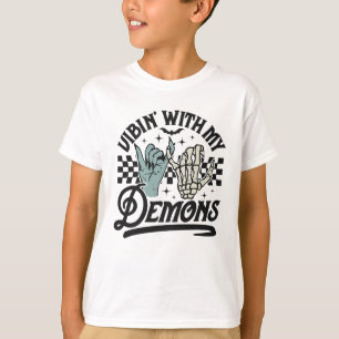 Camiseta Vibin Com Meus Demônios Engraçado Retrô Halloween