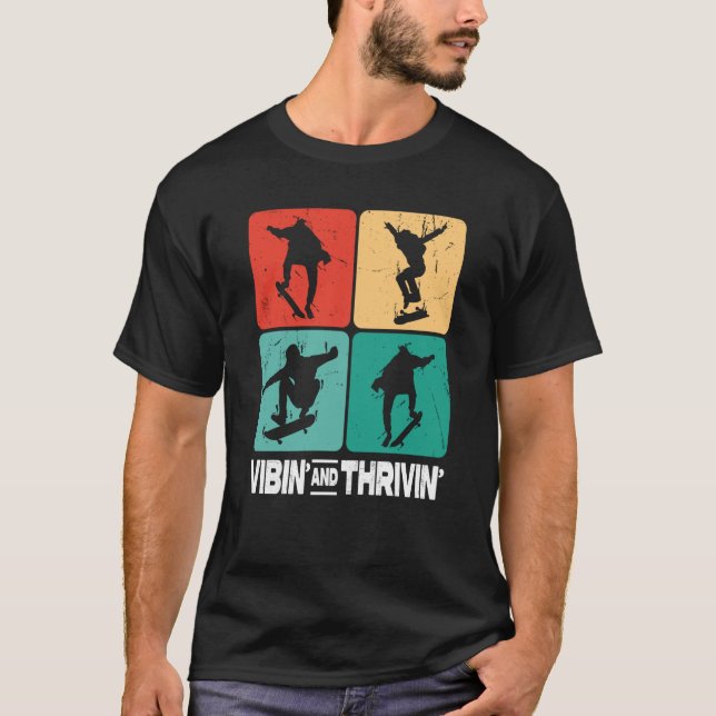 Camiseta Vibin' & Thrivin' Vintage Skating Retro Skateboard (Frente)