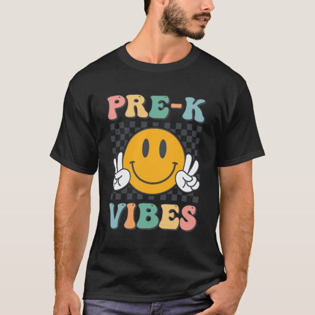 Camiseta Víblias Pré-K Sorriem De Volta Para Professores Pr (Frente)