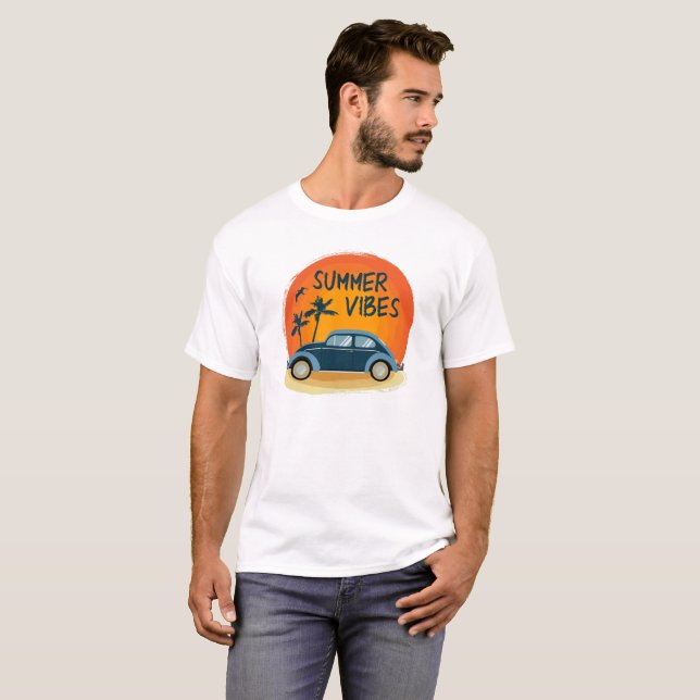 Camiseta vibração de verão com carro retrô na praia (Frente Completa)