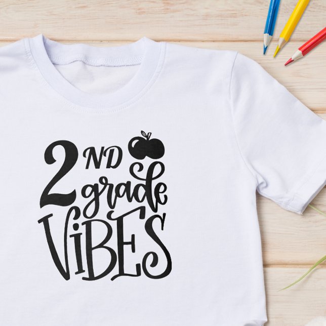 Camiseta Vibrações da Segunda Série Escolar (Start the school year off with some fun with this cute back to school shirt.)