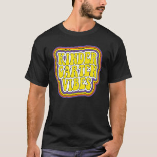 Camiseta Vibrações de Jardim de Infância Retro Volta às Aul