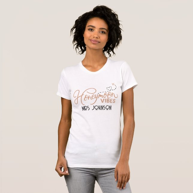 Camiseta Vibrações de Lua de Mel Amor Coração e Avião (Frente Completa)