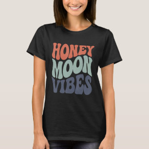 Camiseta Vibrações de lua de mel Groovy Boho Casal Casado