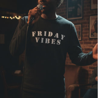Camiseta Vibrações Divertidas de Sexta-feira Arte com Palav
