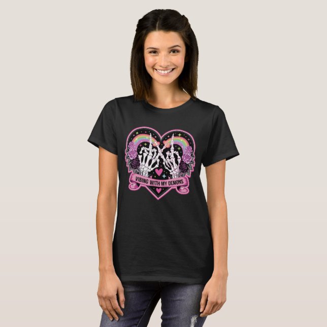 Camiseta Vibrando com meus demônios (Frente Completa)