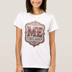Camiseta Vibrante Design de Texto Rosa ME EST 1999