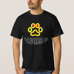 Camiseta Vibrantes patas de gato “É um Dia Normal” colorida