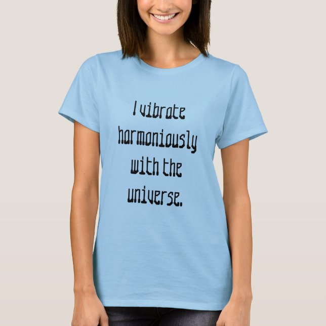 Camiseta Vibrar com t-shirts de aspas do universo (Frente)