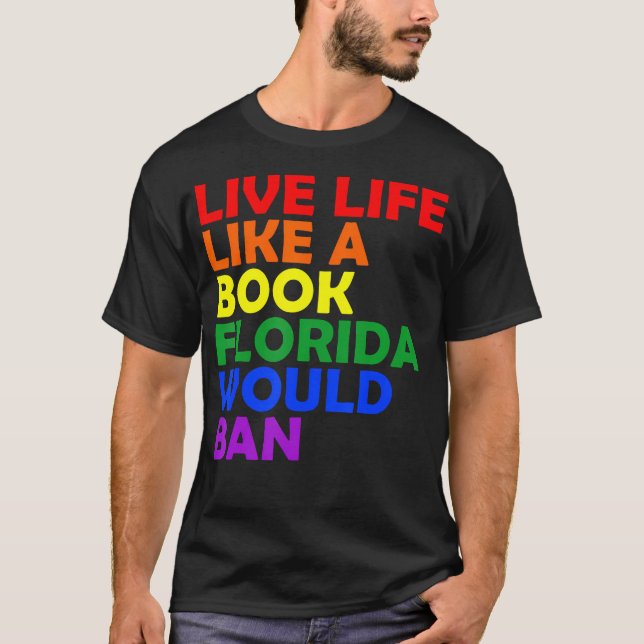 Camiseta Vida Ao Vivo Como Um Livro Flórida Iria Banir Mês  (Frente)