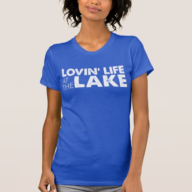 Camiseta Vida de Lovin no lago (na OBSCURIDADE) (Frente)