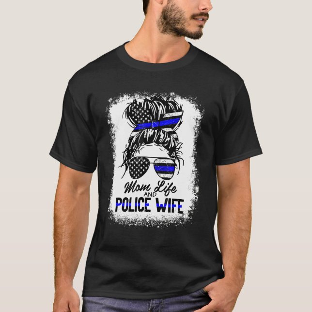 Camiseta Vida de Mãe e Esposa de Policial Bandeira American (Frente)