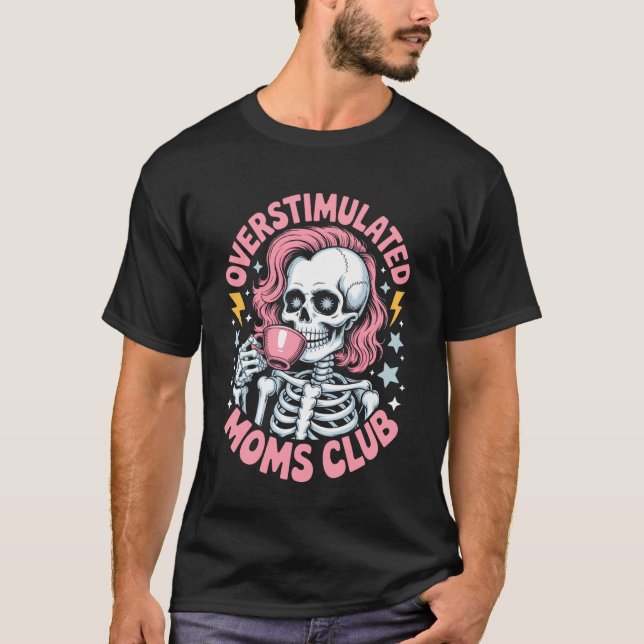 Camiseta Vida de Mãe Exausta Esqueleto Bebendo Café Humor (Frente)