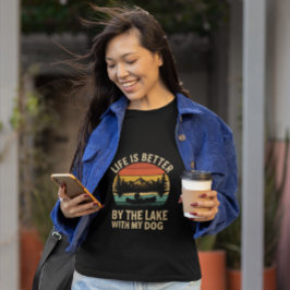 Camiseta Vida no Lago Retro Pôr do Sol Canoa com Cachorro
