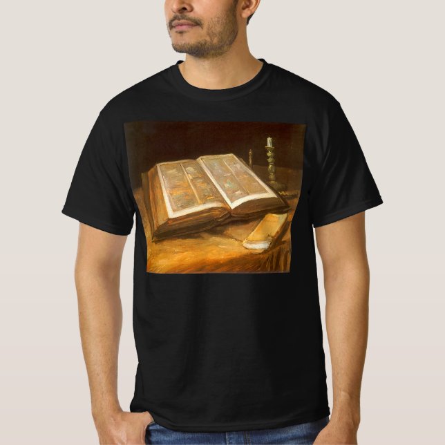 Camiseta Vincent van Gogh - Natureza-morta com Bíblia (Frente)