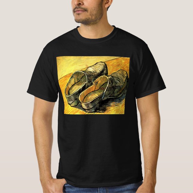 Camiseta Vincent van Gogh - Um Par de Leather Clogs (Frente)