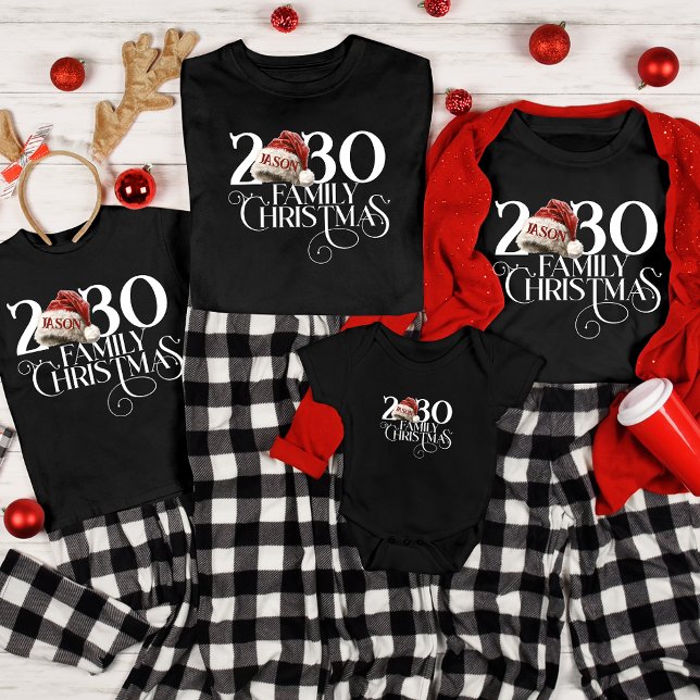 Camiseta Vinculação da família natalícia Santa Hat com nome (Criador carregado)