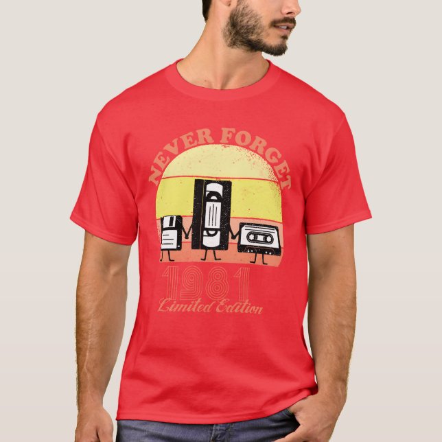 Camiseta Vinho de Edição Limitada de Aniversário de 1981 Nu (Frente)