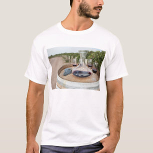 Camiseta Vinho tinto no vinhedo