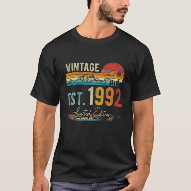 Camiseta Vintage 1992 Classic 30 Anos Antiga 30 (Frente)
