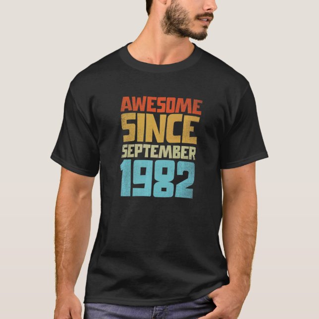 Camiseta Vintage Awesome Since September 1982 Distressed (Frente)
