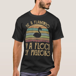 Camiseta Vintage Be a Flamingo in a Flock of Pigeons