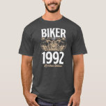 Camiseta Vintage Biker Men Women Motorcycle Lover Born in<br><div class="desc">Vintage Biker Men Women Motorcycle Lover Born in 1992 Gift. Perfect gift for your dad,  mom,  papa,  men,  women,  friend and family members on Thanksgiving Day,  Christmas Day,  Mothers Day,  Fathers Day,  4th of July,  1776 Independent day,  Veterans Day,  Halloween Day,  Patrick's Day</div>