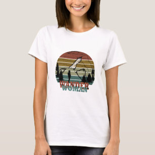 Camiseta vintage caminhando mulher vagando