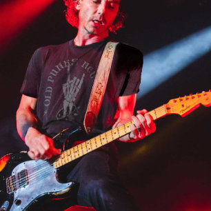 Camiseta Vintage Cinzas e Black Old Punks Rockers Rock On