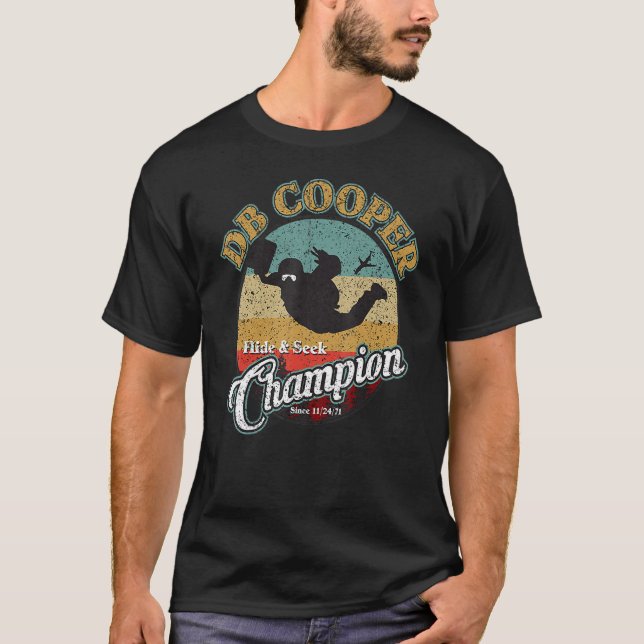 Camiseta Vintage Db Cooper Oculta E Procura Campeão (Frente)