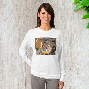 Camiseta Vintage Dourado Compass on Antique Pirate Map
