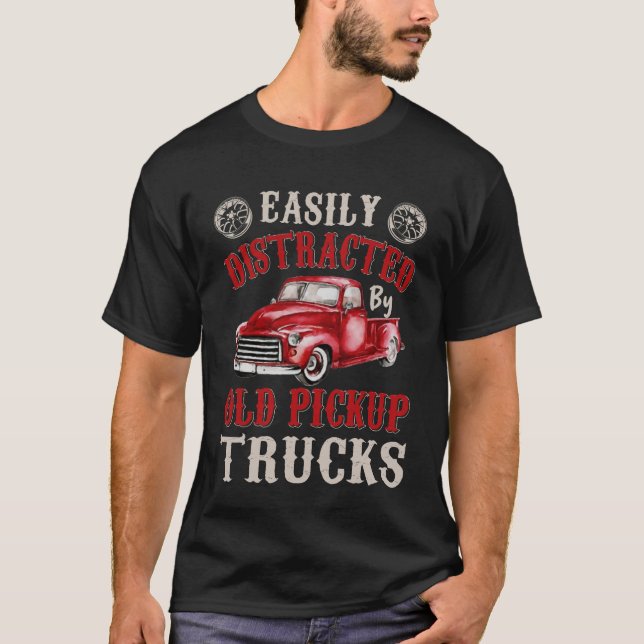 Camiseta Vintage Easily Distracted by Old Pickup Trucks (Frente)