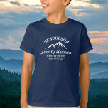 Camiseta Vintage Family Reunion Trip Legal Mountain Peaks<br><div class="desc">As montanhas estão chamando e nós devemos ir! Um design perfeito para uma reunião familiar ou viagem às montanhas com um logotipo de aparência de uma safra branca com uma legal silhueta de montanha. Personalize com 4 linhas de texto personalizado - Seu nome, "Reunião Familiar", "Viagem Familiar", local, data etc....</div>
