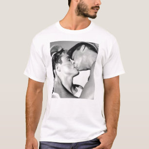 Camiseta Vintage Gay Men Sailers Kiss Marinho DADT