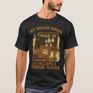Camiseta Vintage Halloween Teacher My Broom Broke 7th Grade