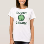 Camiseta Vintage Lucky Charm<br><div class="desc">Rua de 4 folhas de shamrock,  camisa do dia de Patrick</div>