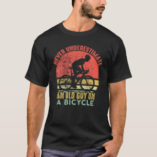 Camiseta Vintage Nunca Subestima Um Velho Em Uma Bicicla