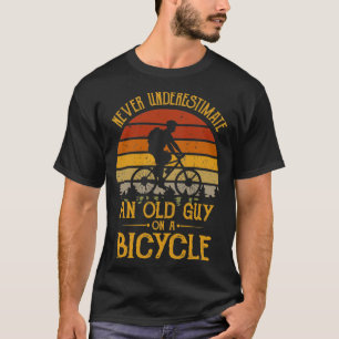 Camiseta Vintage Nunca Subestima Uma Cara Antiga Em Uma Bic