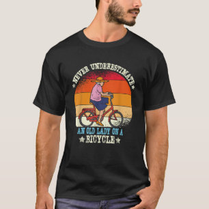 Camiseta Vintage Nunca Subestima Uma Velha Em Uma Bicyte