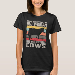 Camiseta Vintage Nunca Subestime Uma Mulher Idosa Que Ama