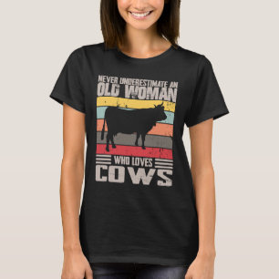 Camiseta Vintage Nunca Subestime Uma Mulher Idosa Que Ama