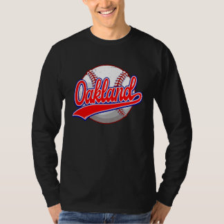 Camiseta Vintage Oakland Cityscape Baseball Player and Fan