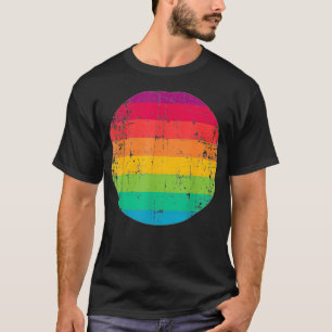 Camiseta Vintage Rainbow Stripes in Retro Circle LGBTQ Prid