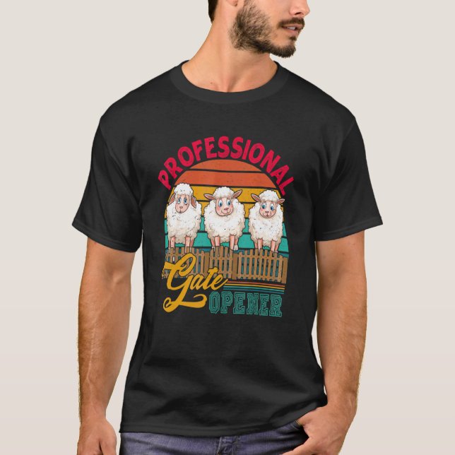 Camiseta Vintage Retro Professional Gate Opener Três Ovinos (Frente)