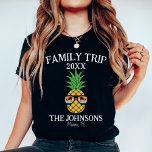 Camiseta Vintage Sunset Retro Personalizado Férias da Famíl<br><div class="desc">Alimente a magia de suas aventuras familiares com nossa camiseta Legal Vintage Sunset Retro Personalizada de Férias da Família, o traje perfeito para sua próxima e memorável fuga. Criada com uma design retrorinspirada com um incrível pano de fundo do pôr do sol, esta camisa não é apenas uma roupa -...</div>