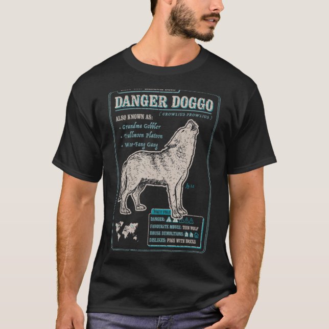 Camiseta Vintage Wolf Fact File Danger Doggo Wolf (Frente)